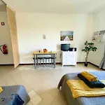 Vista Mar Piscina 아파트 *